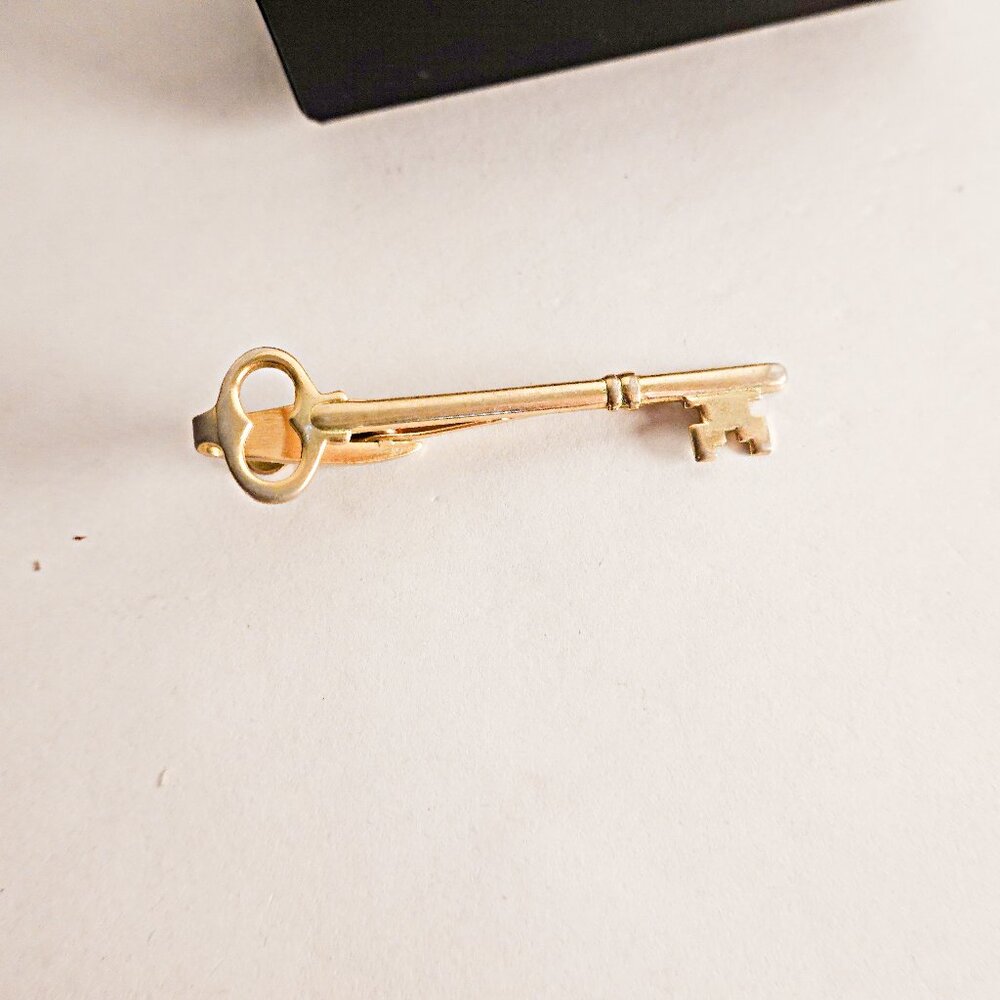 Hickok Vintage Gold Tone Skeleton Key Style Tie Bar Clip